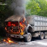 Вантажівка із зерном загорілася під час руху на Вінниччині