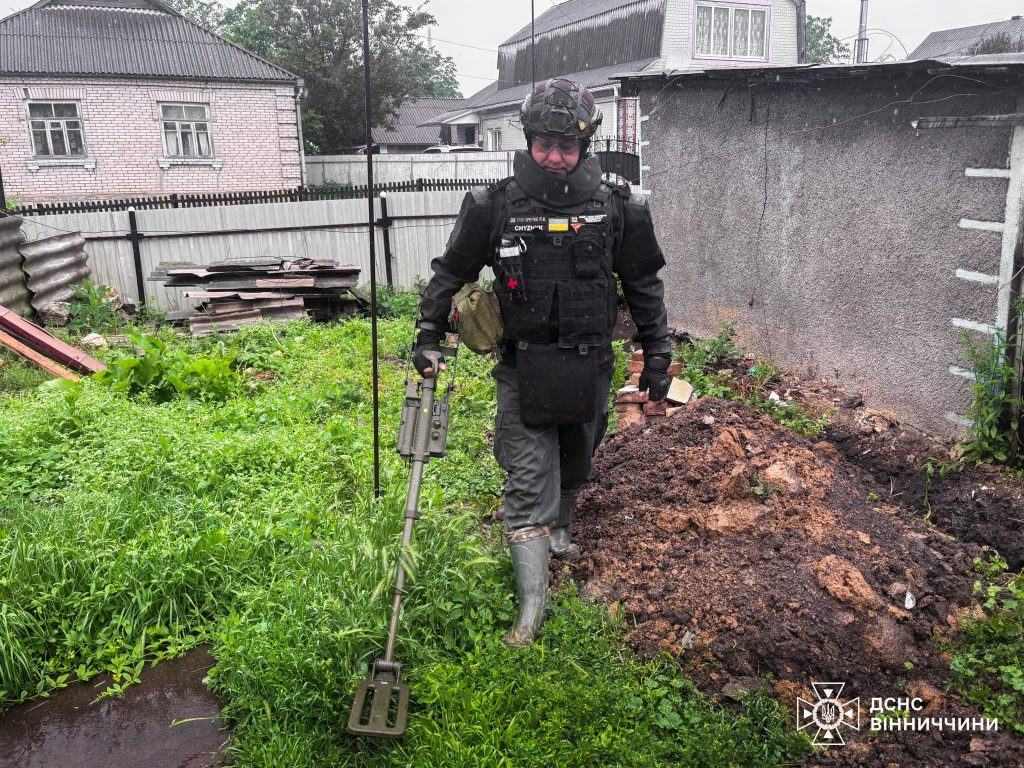 На Вінниччині під час копання траншеї знайшли протитанкову міну