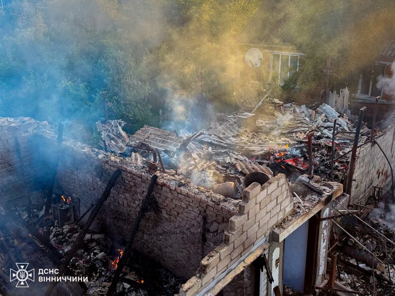 За добу на Вінниччині сталося сім пожеж: горіли будинки, авто та господарські споруди