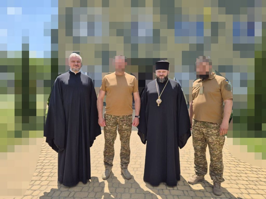 Архієпископ Павло передав гуманітарну допомогу військовим на Вінниччині