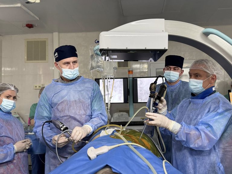 У Вінниці вперше в Україні провели одномоментну операцію на обох нирках