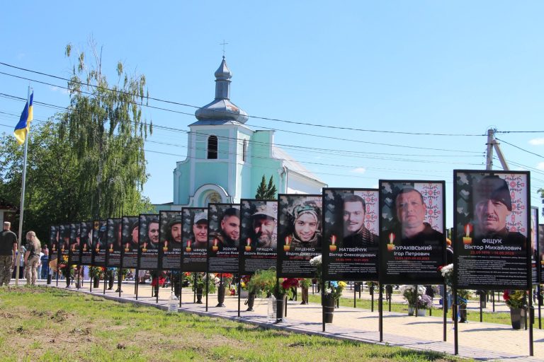 У Вороновицькій громаді відкрили Алею Слави на честь 84 полеглих Героїв