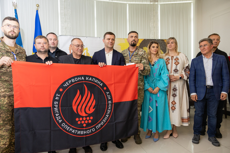 На форумі «Ми – Вінничани» у Гайсині Силам оборони передали техніку та обладнання більш ніж на 5 мільйонів гривень