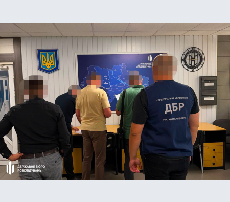 Землі ВНАУ опинилися у приватній власності: ДБР повідомило про підозру посадовцю
