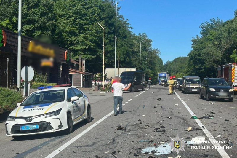 Масштабна ДТП під Вінницею: зіткнулися сім транспортних засобів, є постраждалі