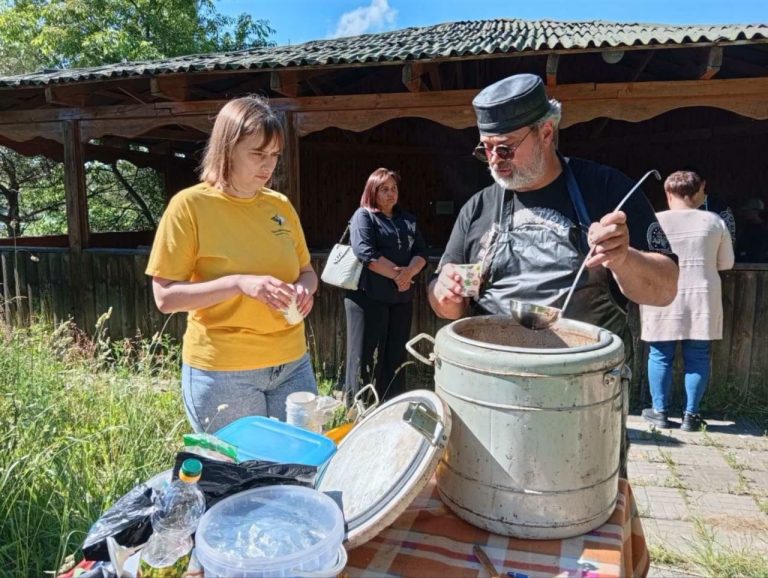 Для дітей захисників із Лука-Мелешківської громади влаштували козацьке частування