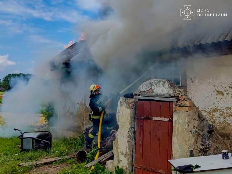 Через коротке замикання на Вінниччині загорівся житловий будинок