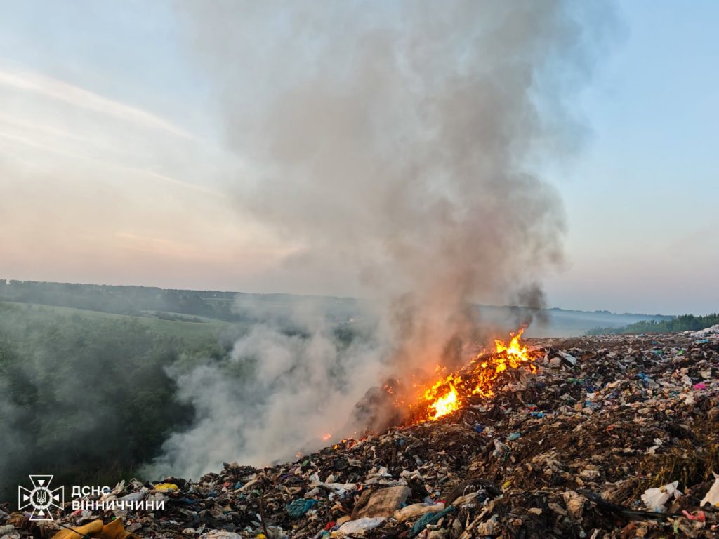 На Вінниччині під час руху спалахнула вантажівка