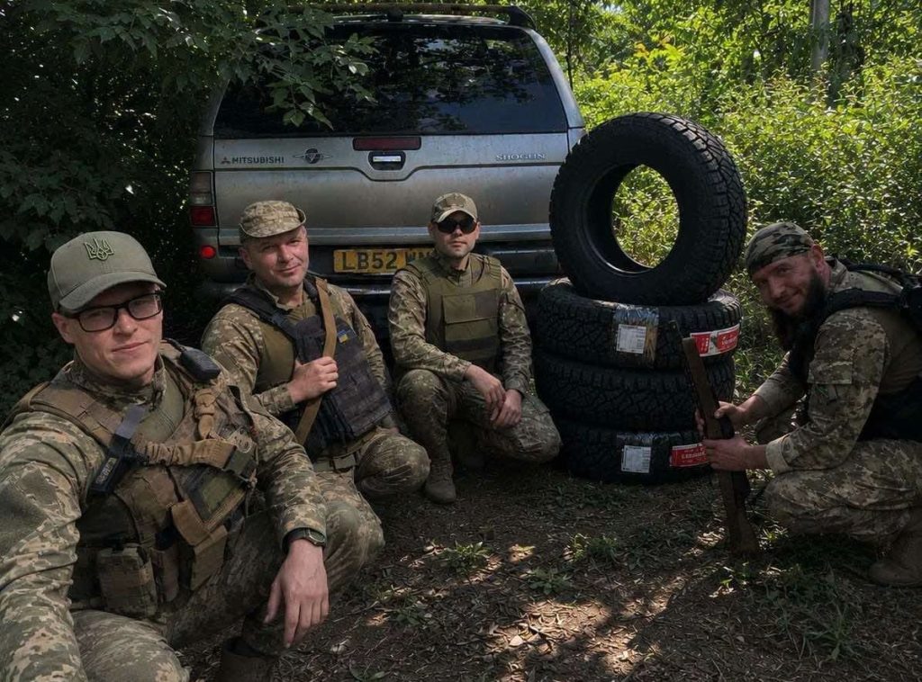 ГО «Ми — Вінничани» та партнери забезпечили захисників автомобілем і спорядженням