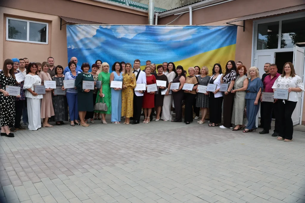 У Чернівецькій громаді нагородили переможців конкурсу «Професійне зростання»: мікрогранти отримали автори суспільно важливих проєктів