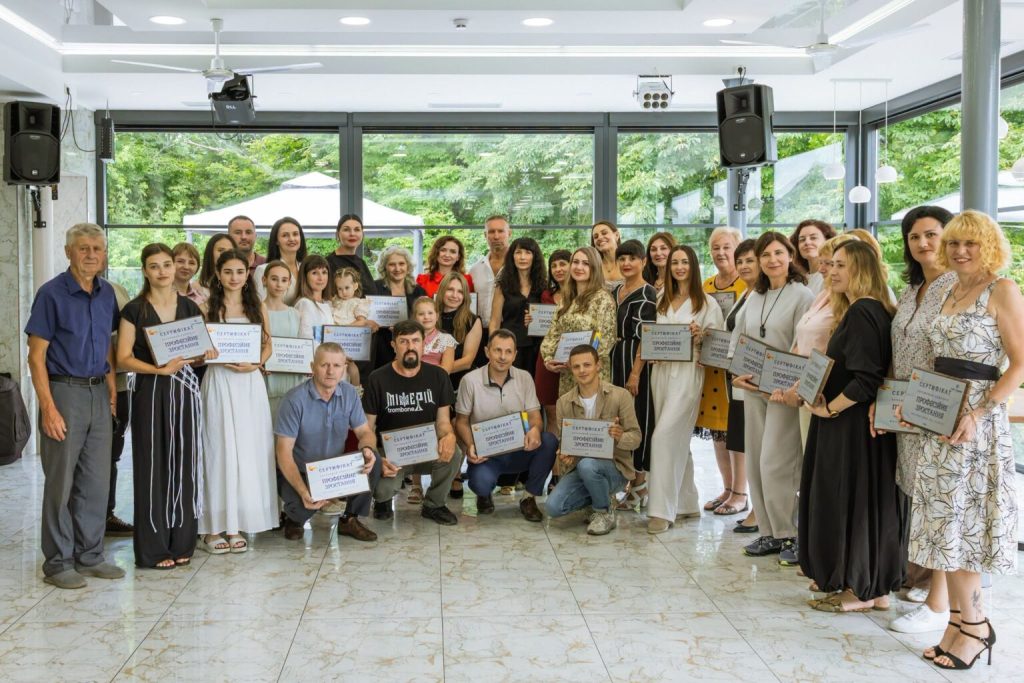 На Вінниччині 30 переможців конкурсу «Професійне зростання» отримали гранти по 15 тисяч гривень