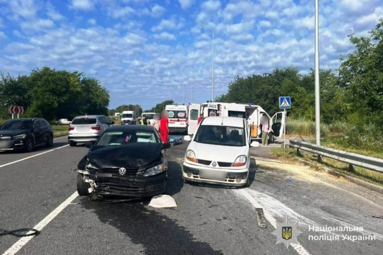 На Вінниччині в ДТП постраждали шестеро людей: поліція розслідує обставини