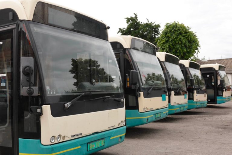 Хорватські партнери передали Жмеринській громаді п'ять автобусів