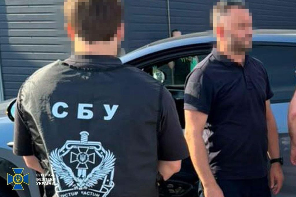 У Вінниці на хабарі затримали інспектора митниці: вимагав до 700 доларів