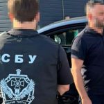 У Вінниці на хабарі затримали інспектора митниці: вимагав до 700 доларів