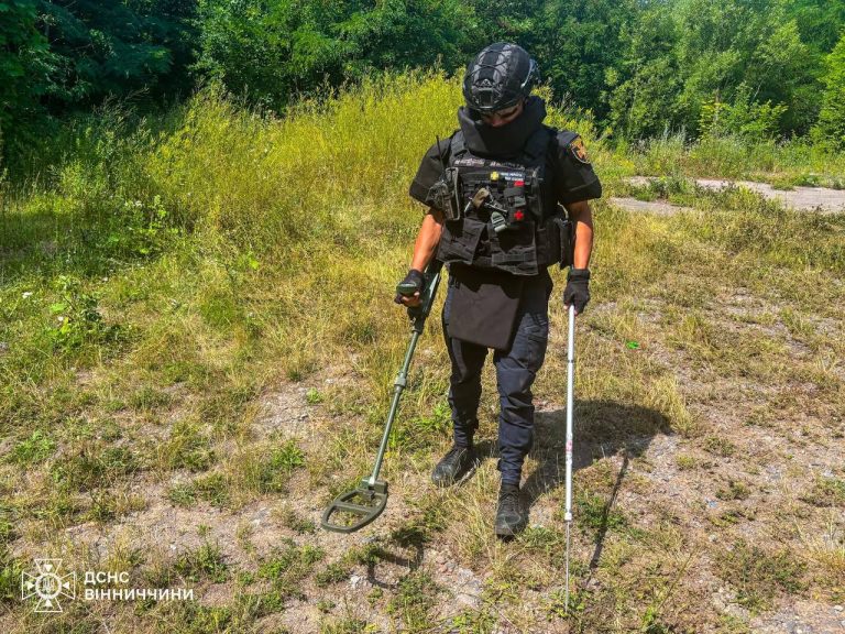 Смертельна спадщина війни: на Вінниччині знищили артилерійські снаряди