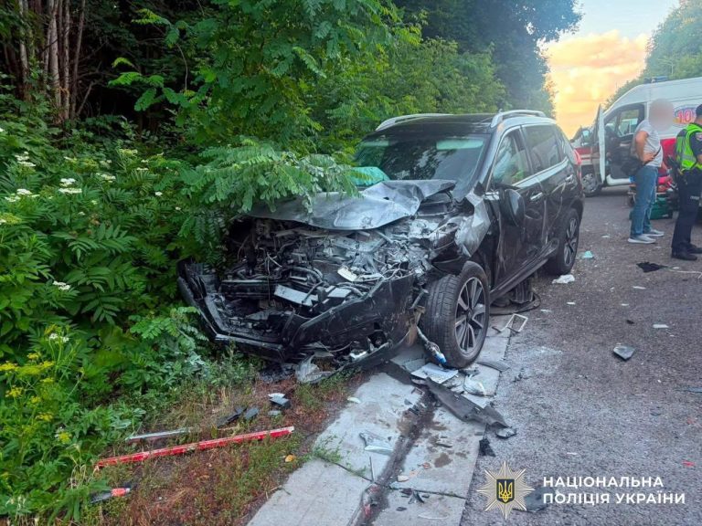 Двоє травмованих у ДТП за участю трьох авто на Вінниччині