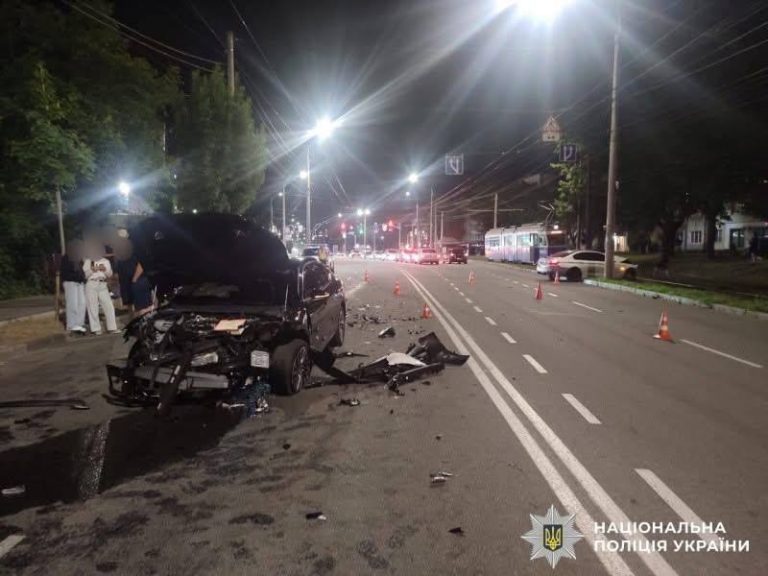 Аварія на вулиці Пирогова: у Вінниці один із водіїв потрапив до лікарні