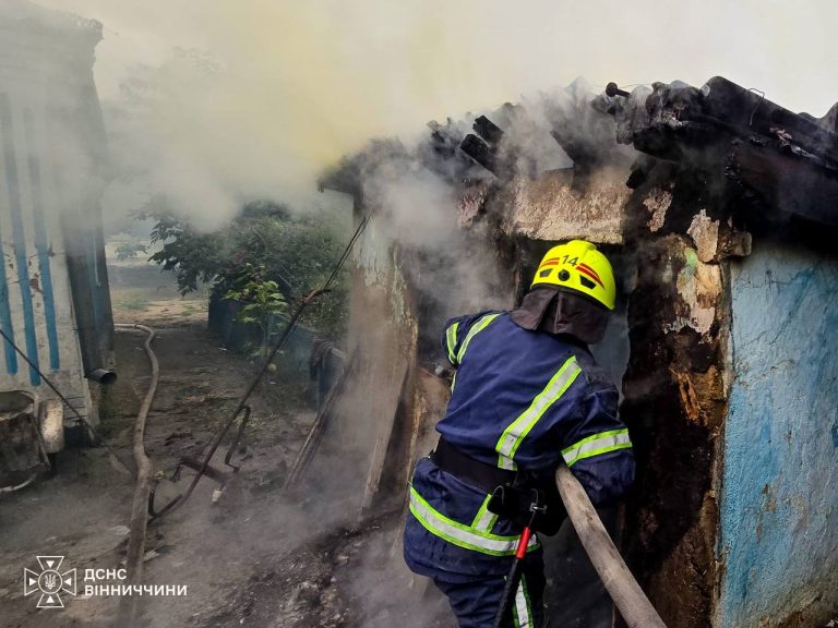 У Вінниці під час руху загорівся легковик