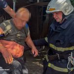 У Літині чоловік вижив після падіння в 8-метрову криницю