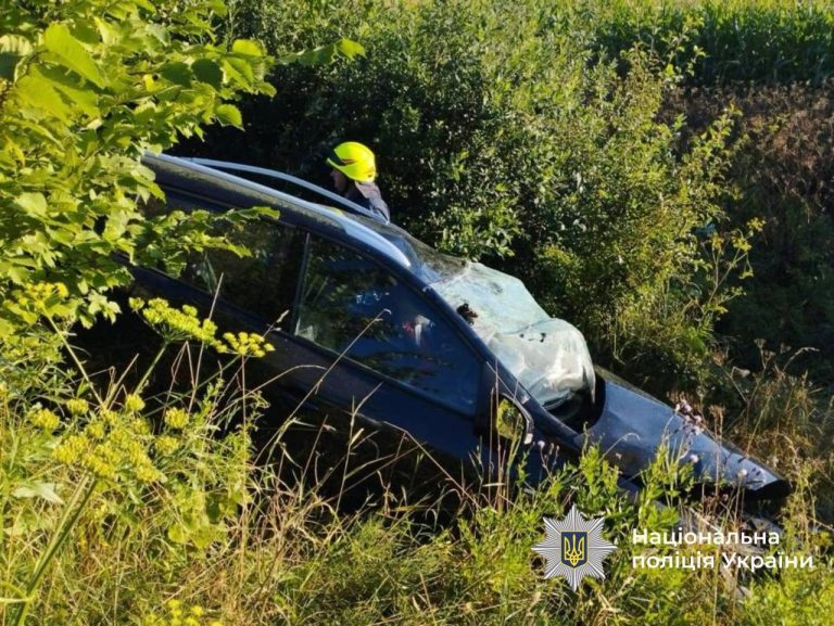 Смертельна ДТП біля Немирова: загинули двоє людей, троє травмовані