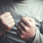 На Вінниччині 51-річний чоловік побив 80-річного батька: йому повідомили про підозру