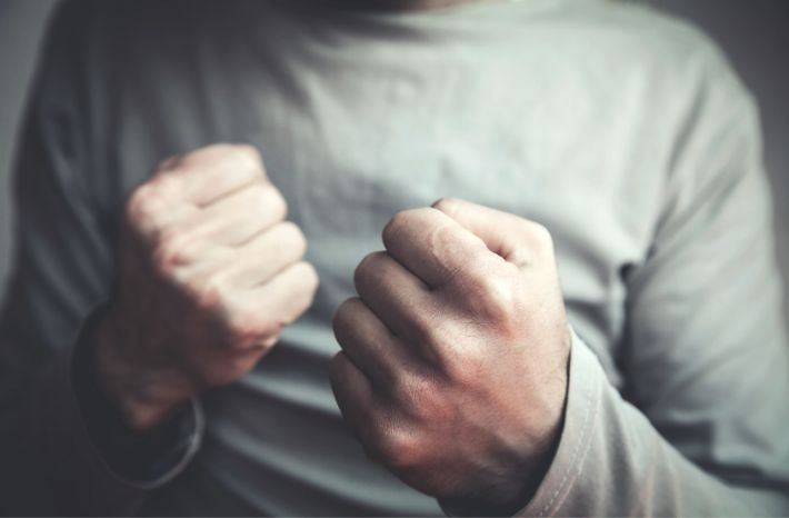 На Вінниччині 51-річний чоловік побив 80-річного батька: йому повідомили про підозру