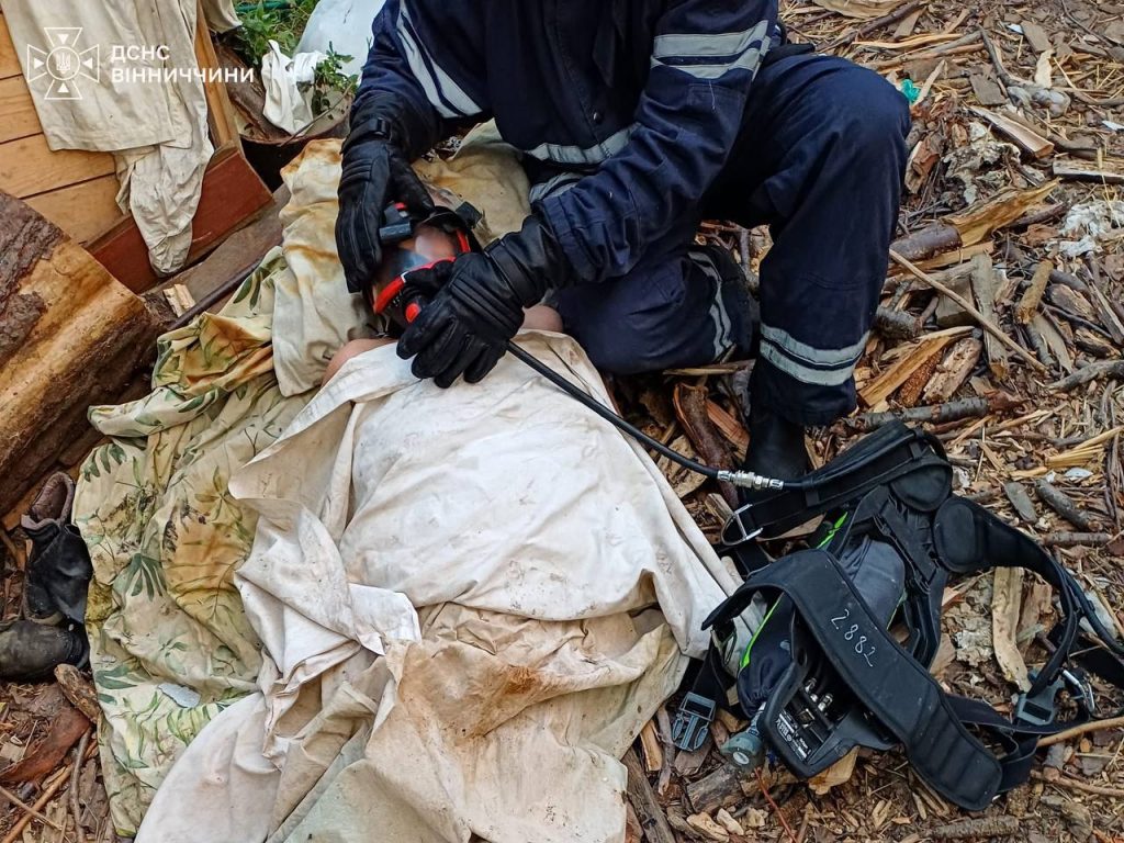 У Ладижині під час пожежі врятували 80-річну жінку