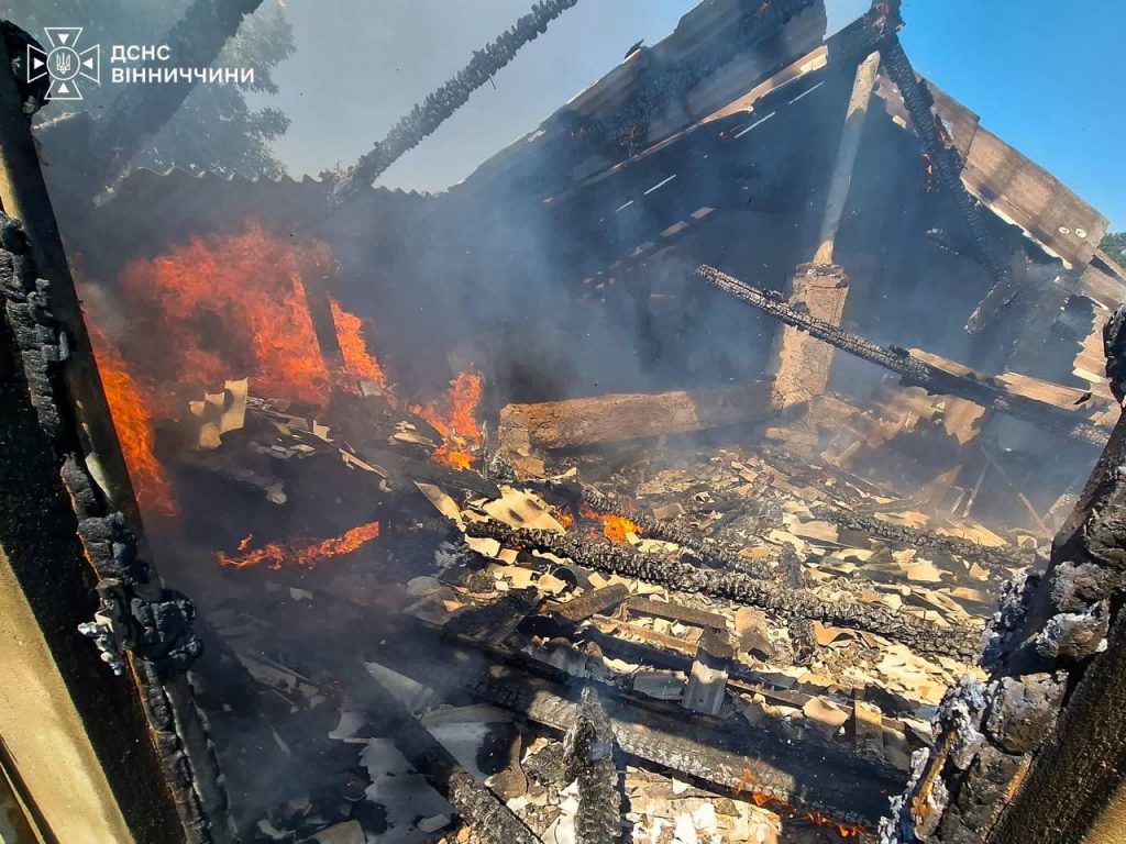 У Шаргороді родина залишилася без даху над головою після пожежі