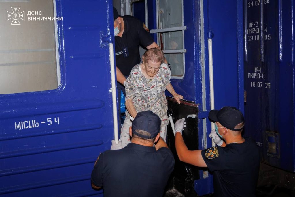 До Вінниці вночі евакуювали сімох людей із прифронтових областей