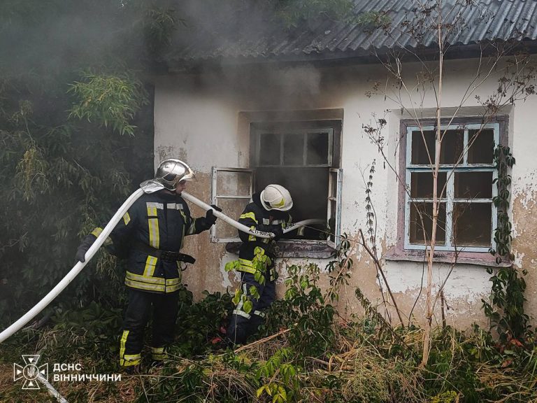 На Вінниччині горіли диван, солома та господарські споруди: люди не постраждали