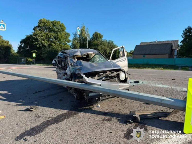 На Вінниччині зіткнулися Jeep та вантажівка MAN: травмувалась пасажирка