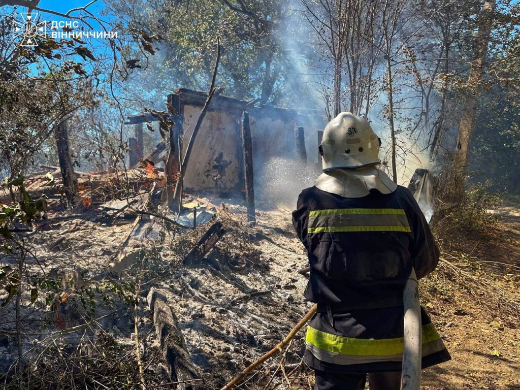 Діти розпалили багаття, а вогонь перекинувся на будівлю: три пожежі на Вінниччині
