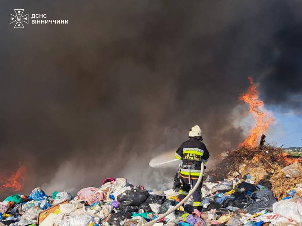 Понад 15 гектарів землі у вогні: на Вінниччині за добу сталося 23 пожежі