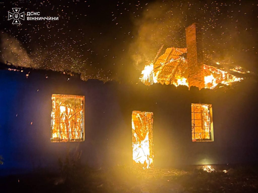 Магазин і склад горіли на площі 100 кв. м: рятувальники ліквідували пожежі на Вінниччині