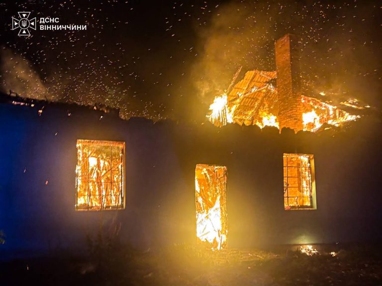 Магазин і склад горіли на площі 100 кв. м: рятувальники ліквідували пожежі на Вінниччині
