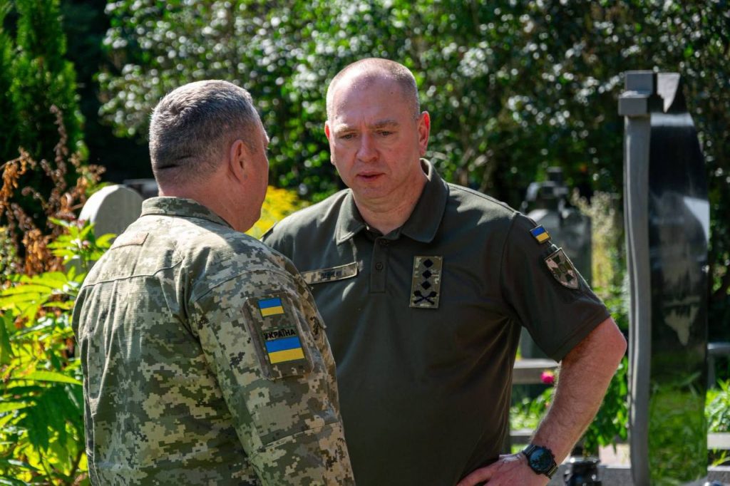 Генерал-лейтенант Сергій Дейнеко у Вінниці вшанував пам’ять Героя України Євгенія Пікуса