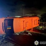 На Вінниччині маршрутка врізалася у відбійник: є постраждалі