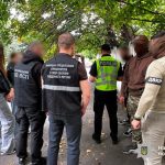У Вінниці військовослужбовець і його спільниця вимагали $6 тисяч за переведення військового