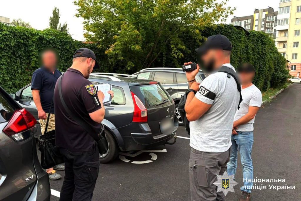 Вимагав 25 тисяч за «мовчання»: на Вінниччині затримали посадовця громади
