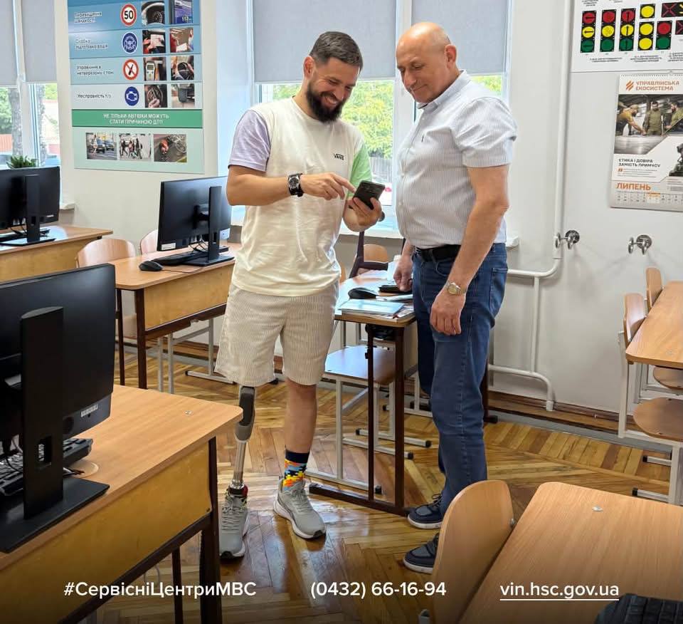 «Хочу сам керувати автомобілем»: історія слухача «Безбар’єрної автошколи» у Вінниці