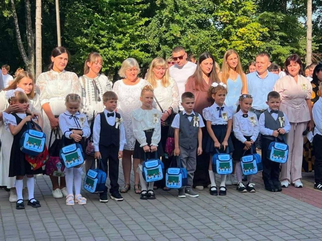 896 першокласників Вінниччини отримали подарунки до Дня знань від МХП