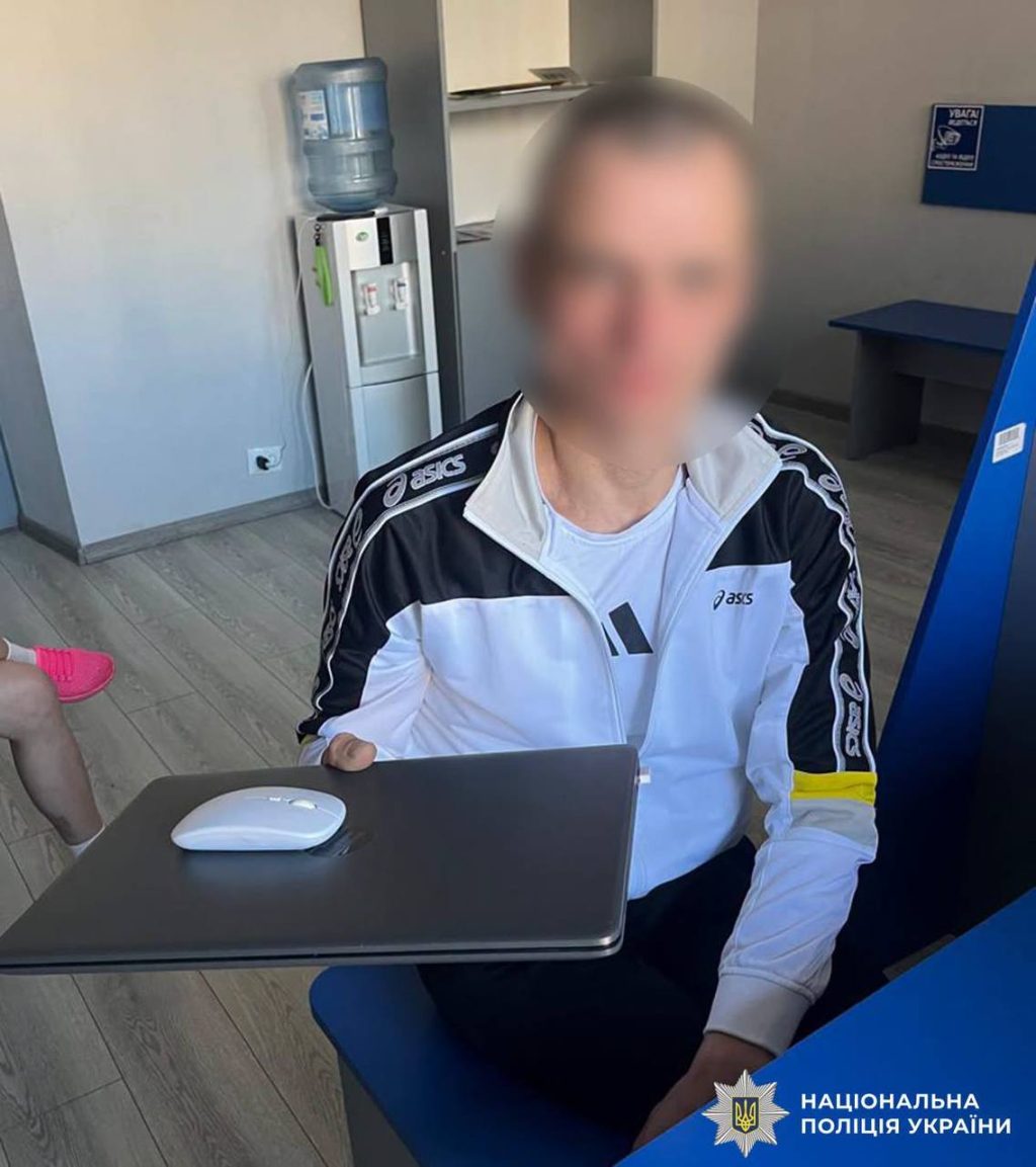 У Вінниці чоловік викрав ноутбук із медзакладу: поліція затримала підозрюваного