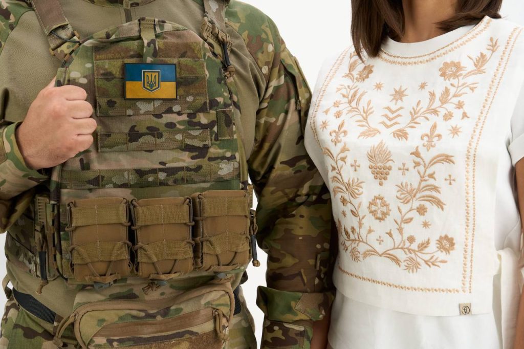 Від шевронів до кептаря: МХП та Gaptuvalnya створили благодійну колекцію на підтримку захисників