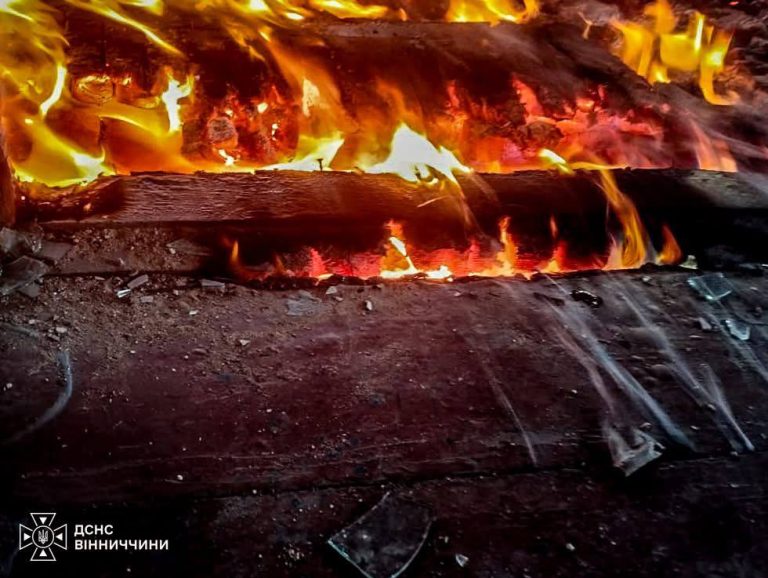На Вінниччині за добу сталося чотири пожежі: горіли будинки, адмінбудівля та стерня