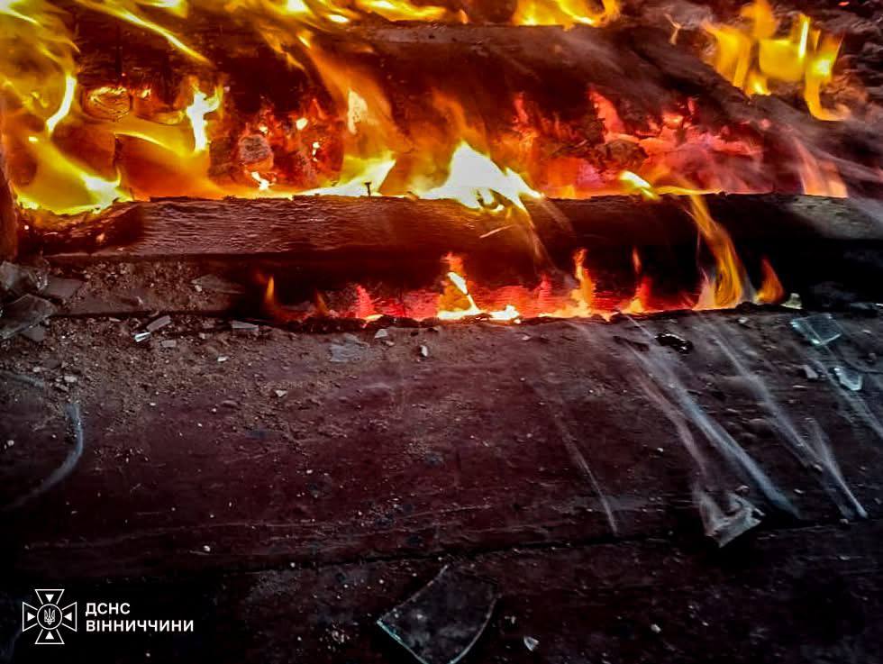 На Вінниччині за добу сталося чотири пожежі: горіли будинки, адмінбудівля та стерня