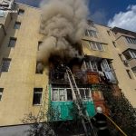 Пожежа у п’ятиповерхівці Ладижина: бійці ДСНС врятували 4 людей
