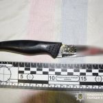 У Ладижині чоловік поранив ножем знайому: поліція розслідує замах на вбивство