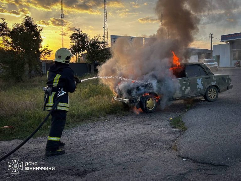 Автомобіль загорівся у Тиврові: за добу на Вінниччині ліквідували чотири пожежі