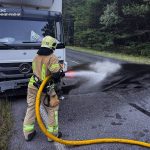 Вантажівка врізалася у відбійник біля Калинівки